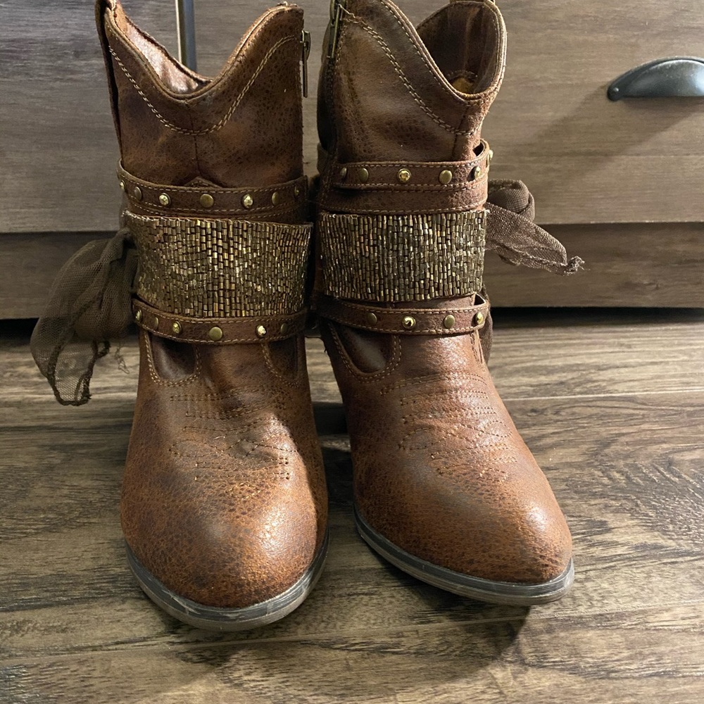 NotRated beaded cowgirl style booties sz 8
